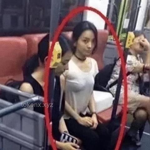 如何有效解决女子地铁上与男子争吵猛踹对方的问题